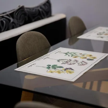 Elegant Castle View, 아파트 *