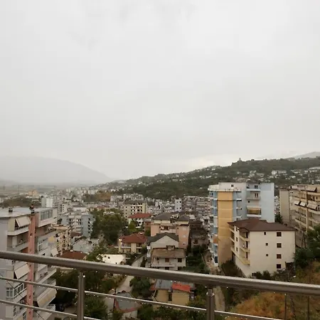 Elegant Castle View, 아파트 Gjirokastër