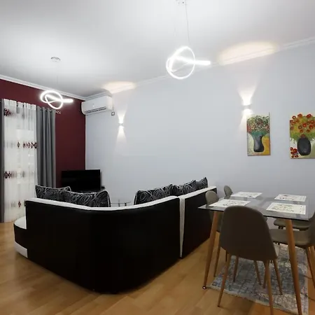 Elegant Castle View, Gjirokastër