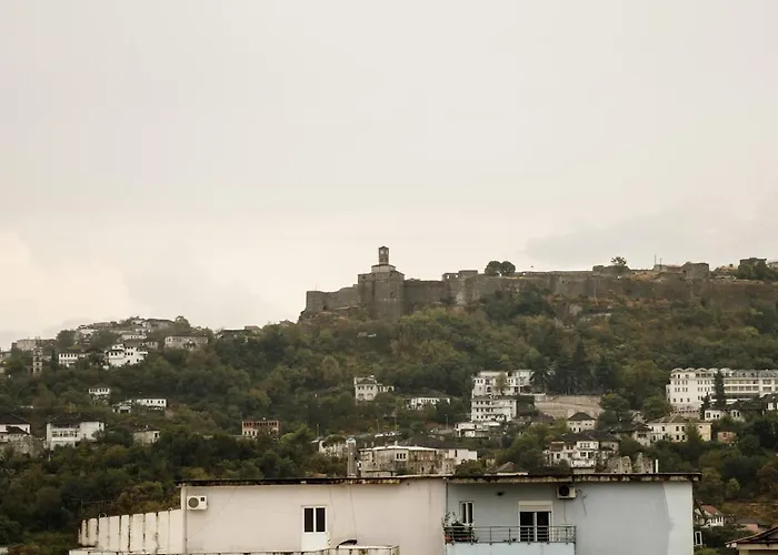 Lägenhet Elegant Castle View, Gjirokastër